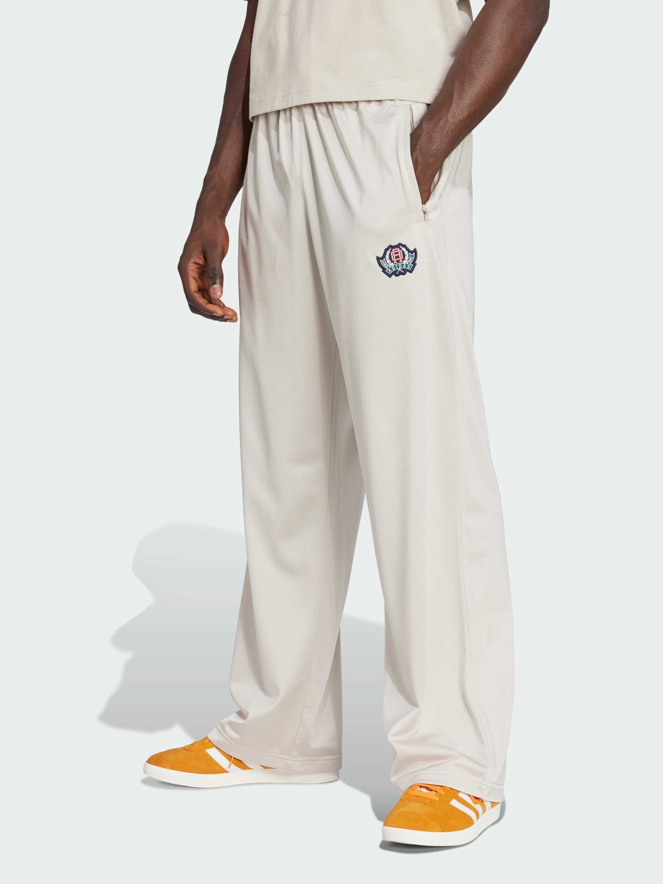 Повседневные штаны Adidas Graphics модель JX8163 Повседневные штаны Adidas Graphics модель JX8163 Фото