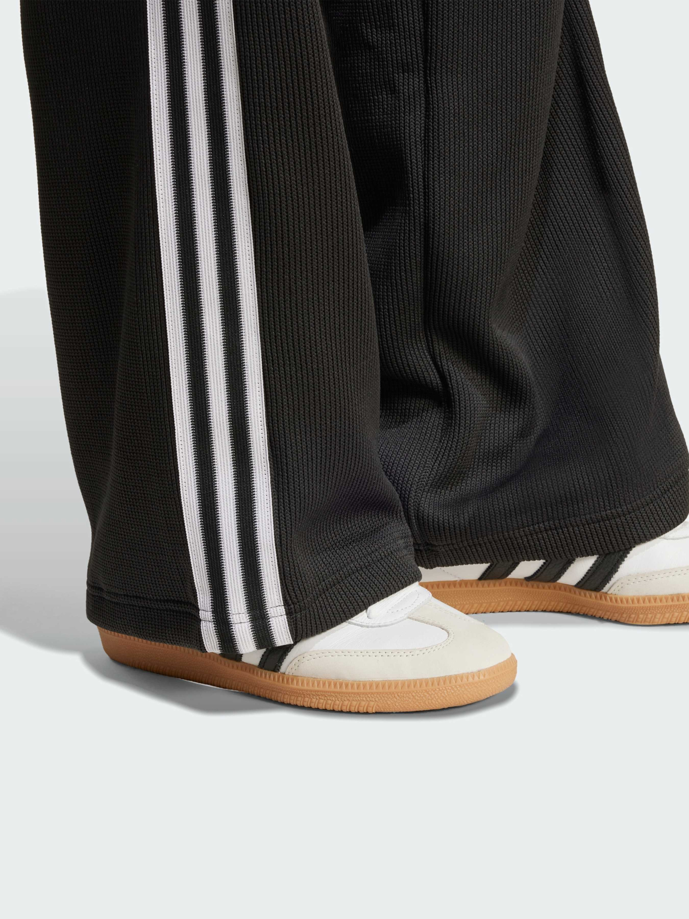 Брюки повседневные Adidas Adicolor модель JV7525 Фото