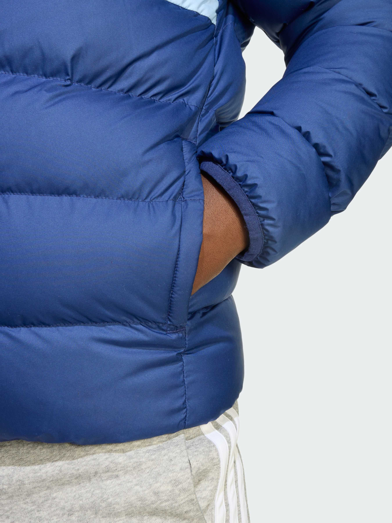 Демисезонная куртка Adidas модель JL7431 Фото