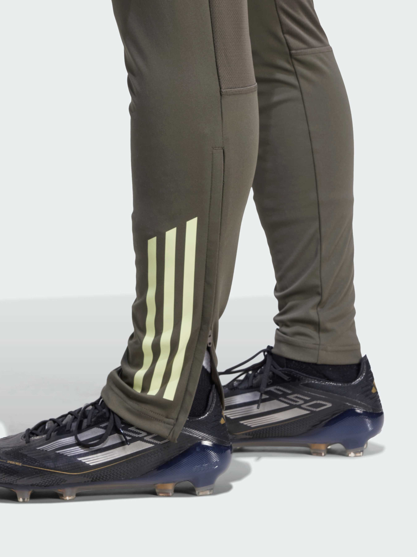 Штани спортивні Adidas Tiro модель JP3983 Фото