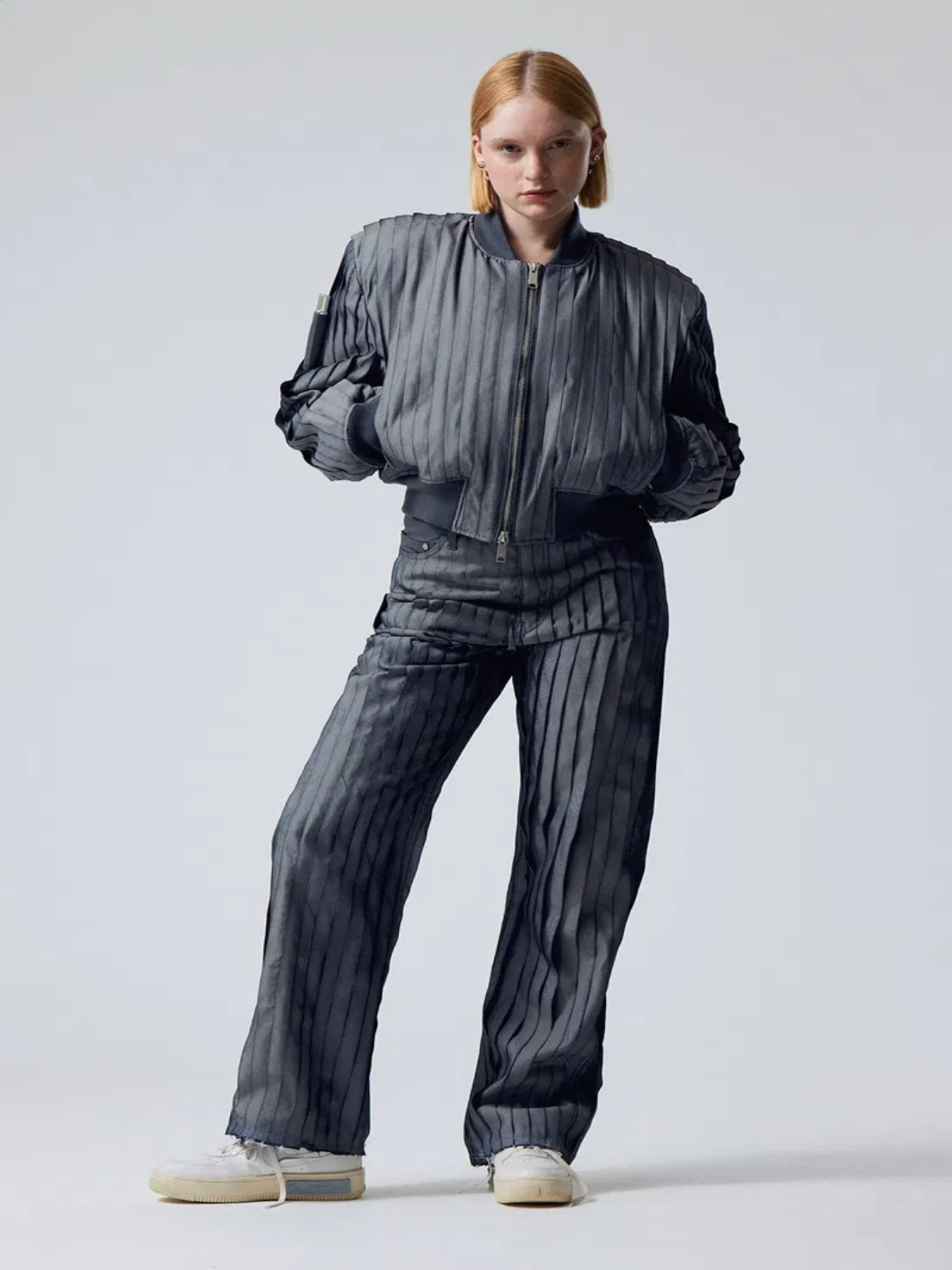 Бомбер Weekday модель 78520 Фото