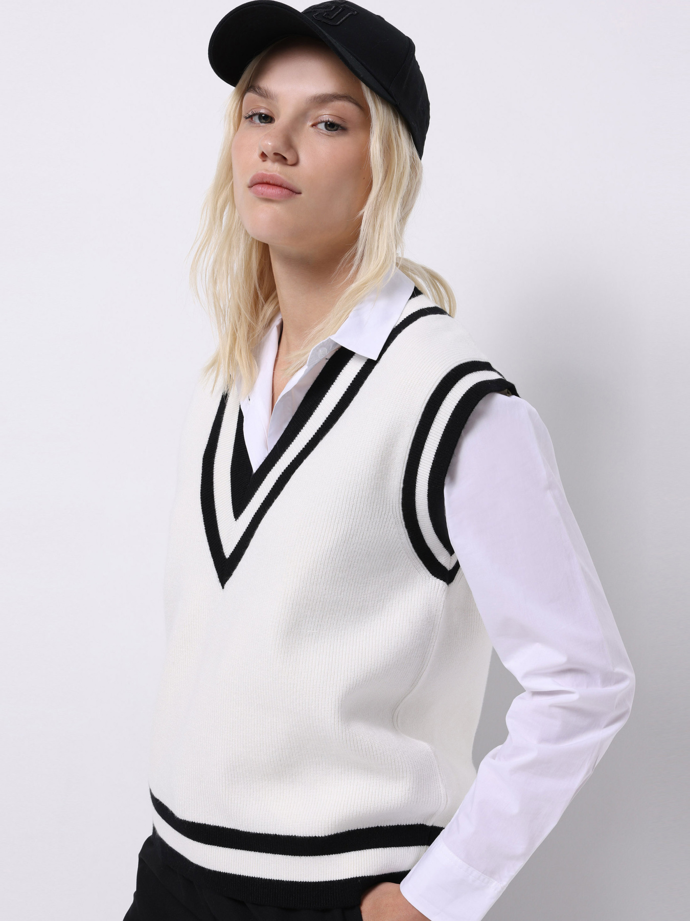 Кофти та светри Colin’s модель CL1075213_Q1.V1_WHT Фото