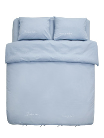 Комплект постільної білизни з вареної бавовни блакитного кольору з вишивкою "Я люблю спати... лише з тобою" LEVAN HOME модель 4300121 Фото