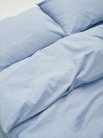 Комплект постільної білизни з вареної бавовни блакитного кольору з вишивкою "Я люблю спати... лише з тобою" LEVAN HOME модель 4300121 Фото