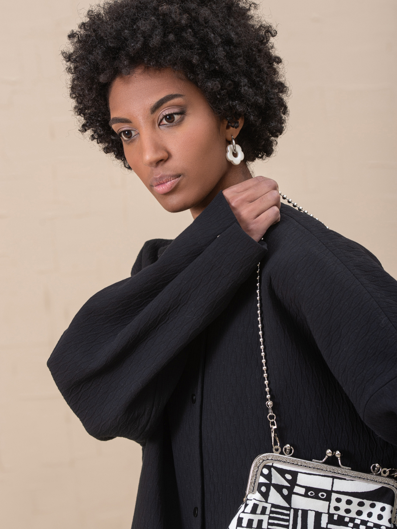 Пальто HankaKohana Florence модель HK1423002b Пальто HankaKohana Florence модель HK1423002b Фото