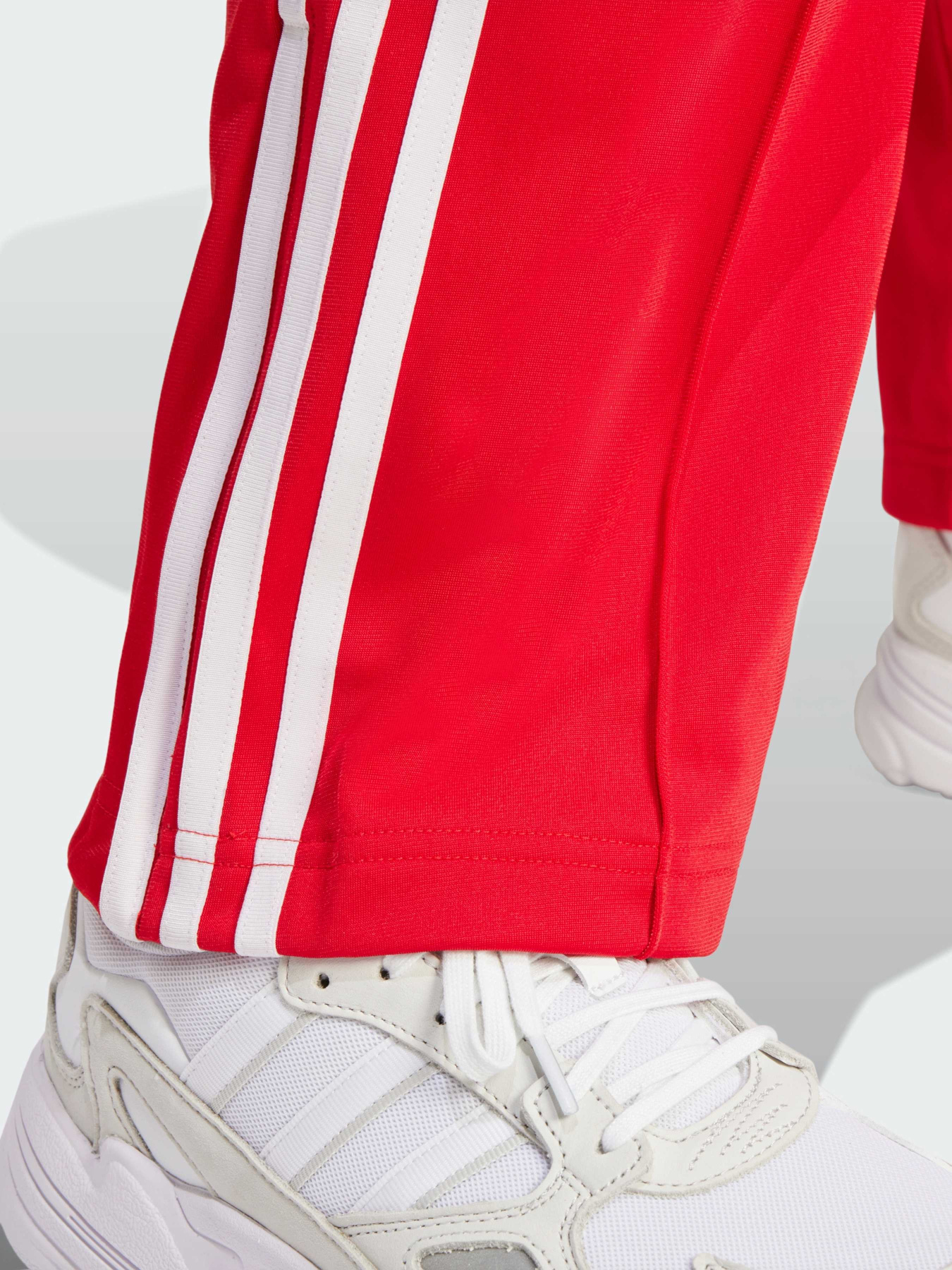 Брюки повседневные Adidas модель IR8081 Фото