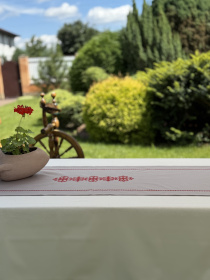 Ранер-доріжка для обіднього столу з вишивкою Red on Grey водовідштовхуюча в подарунковій упаковці Ecotton модель 25260 Фото