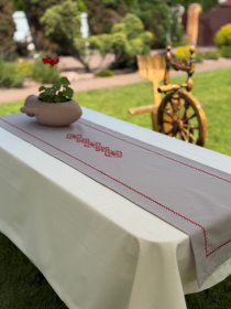 Ранер-доріжка для обіднього столу з вишивкою Red on Grey водовідштовхуюча в подарунковій упаковці Ecotton модель 25260 Фото