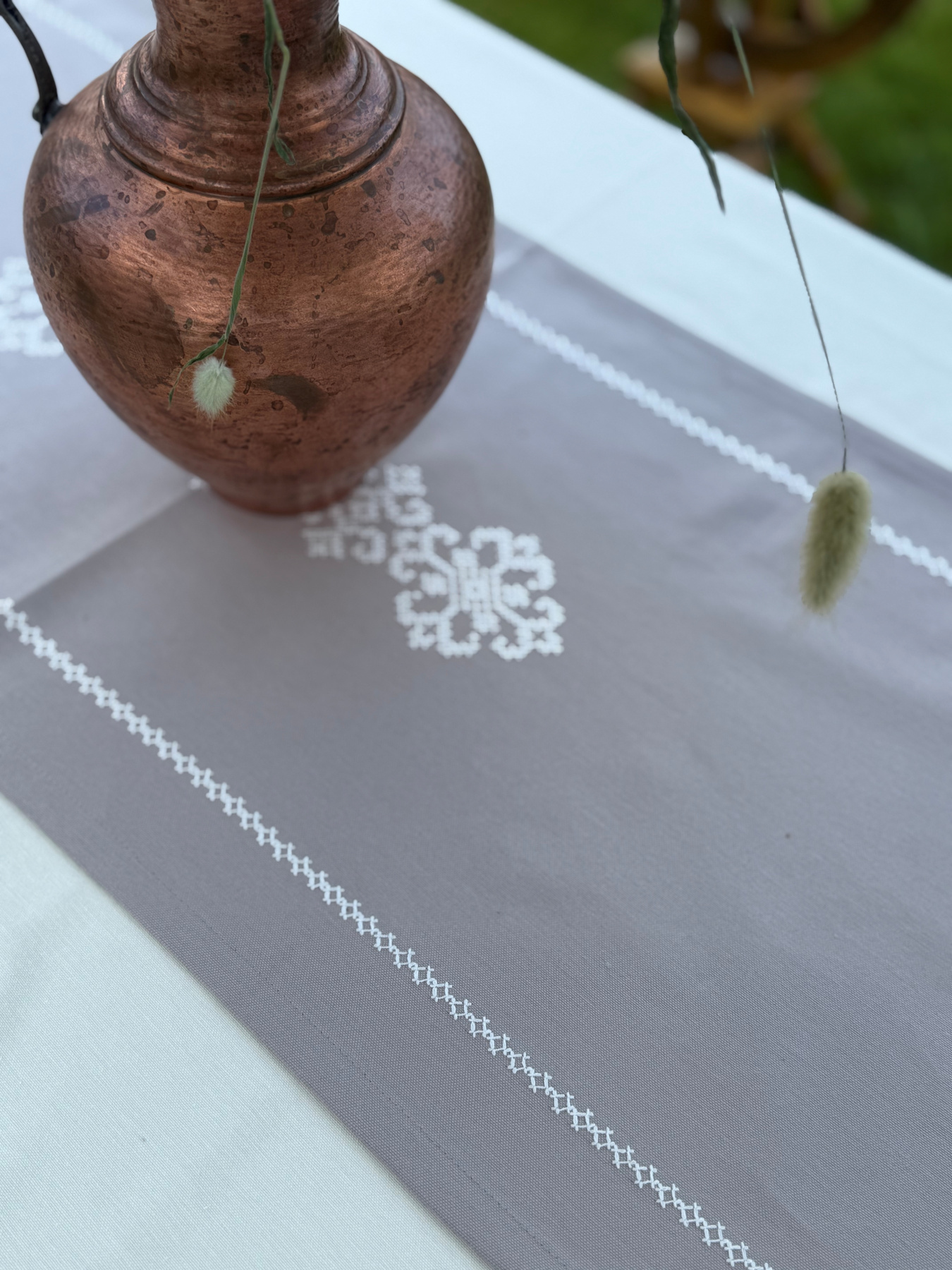 Ранер-доріжка для обіднього столу з вишивкою White on Grey водовідштовхуюча в подарунковій упаковці Ecotton модель 25257 Фото