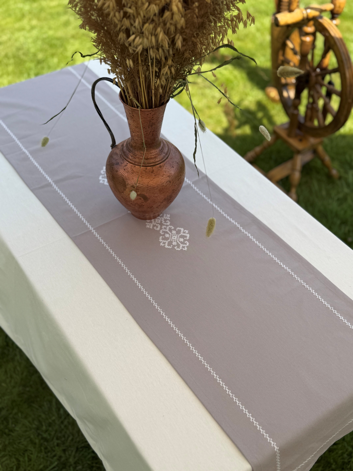 Ранер-доріжка для обіднього столу з вишивкою White on Grey водовідштовхуюча в подарунковій упаковці Ecotton модель 25257 Фото