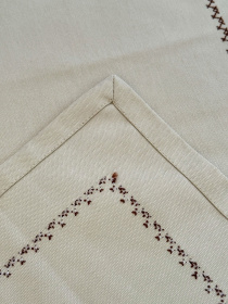 Раннер-дорожка для обеденного стола с вышивкой Brown on Beige водоотталкивающая в подарочной упаковке Ecotton модель 25258 Раннер-дорожка для обеденного стола с вышивкой Brown on Beige водоотталкивающая в подарочной упаковке Ecotton модель 25258 Фото