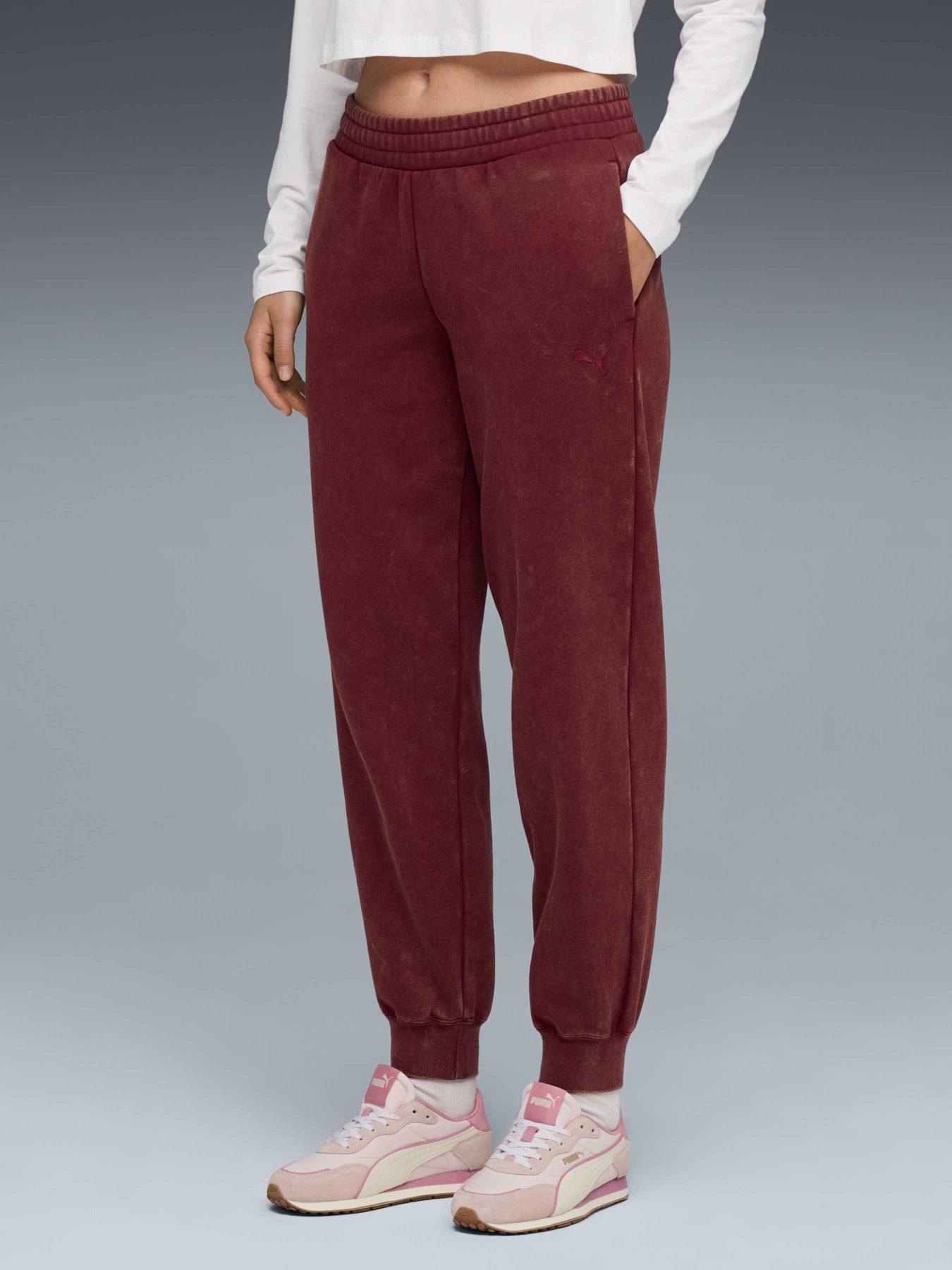 Штаны спортивные PUMA Ess Elevated Wash Sweatpants модель 688104 Фото