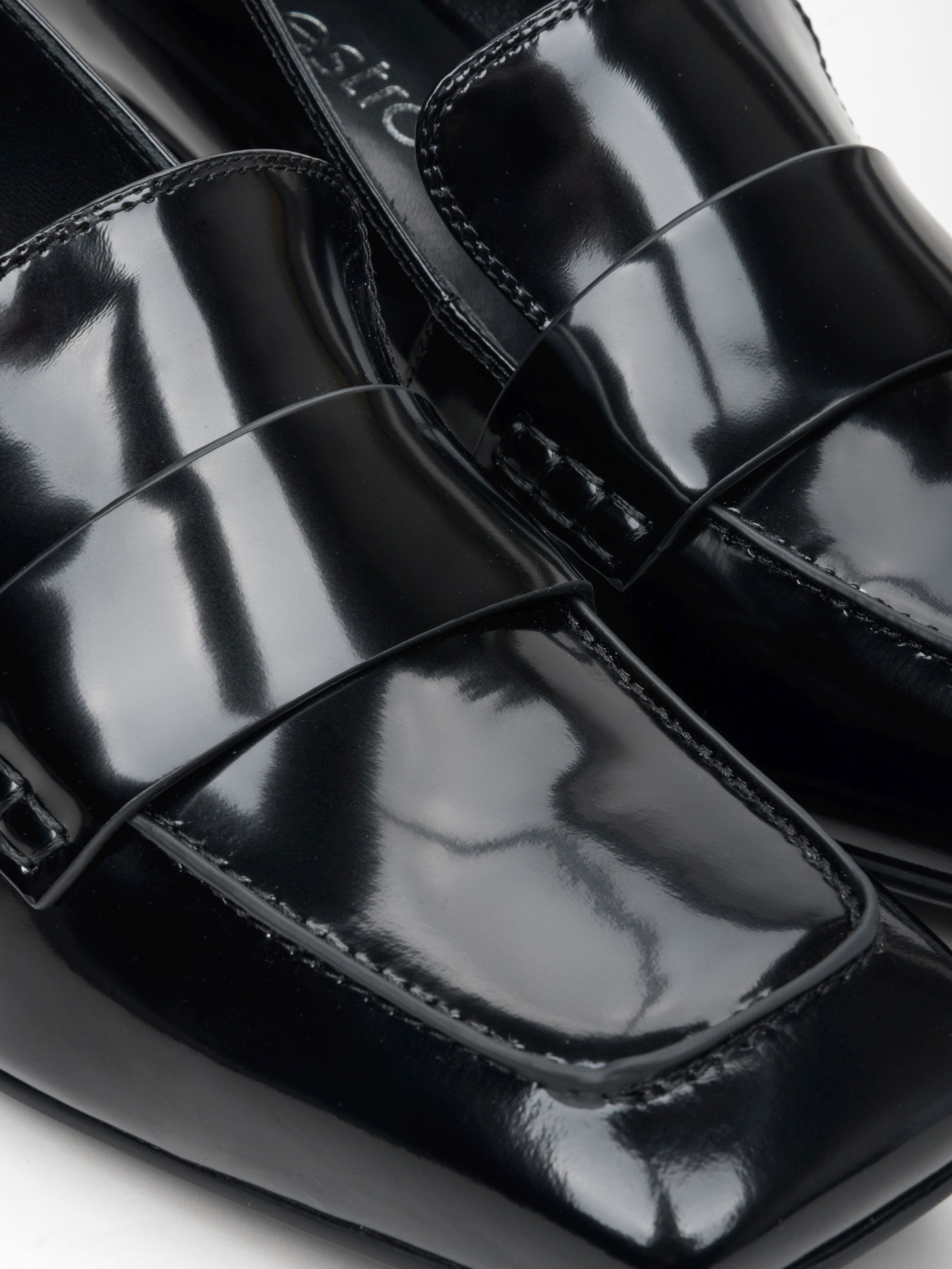 Туфли и лоферы Estro модель 7901-02-1-401 Фото