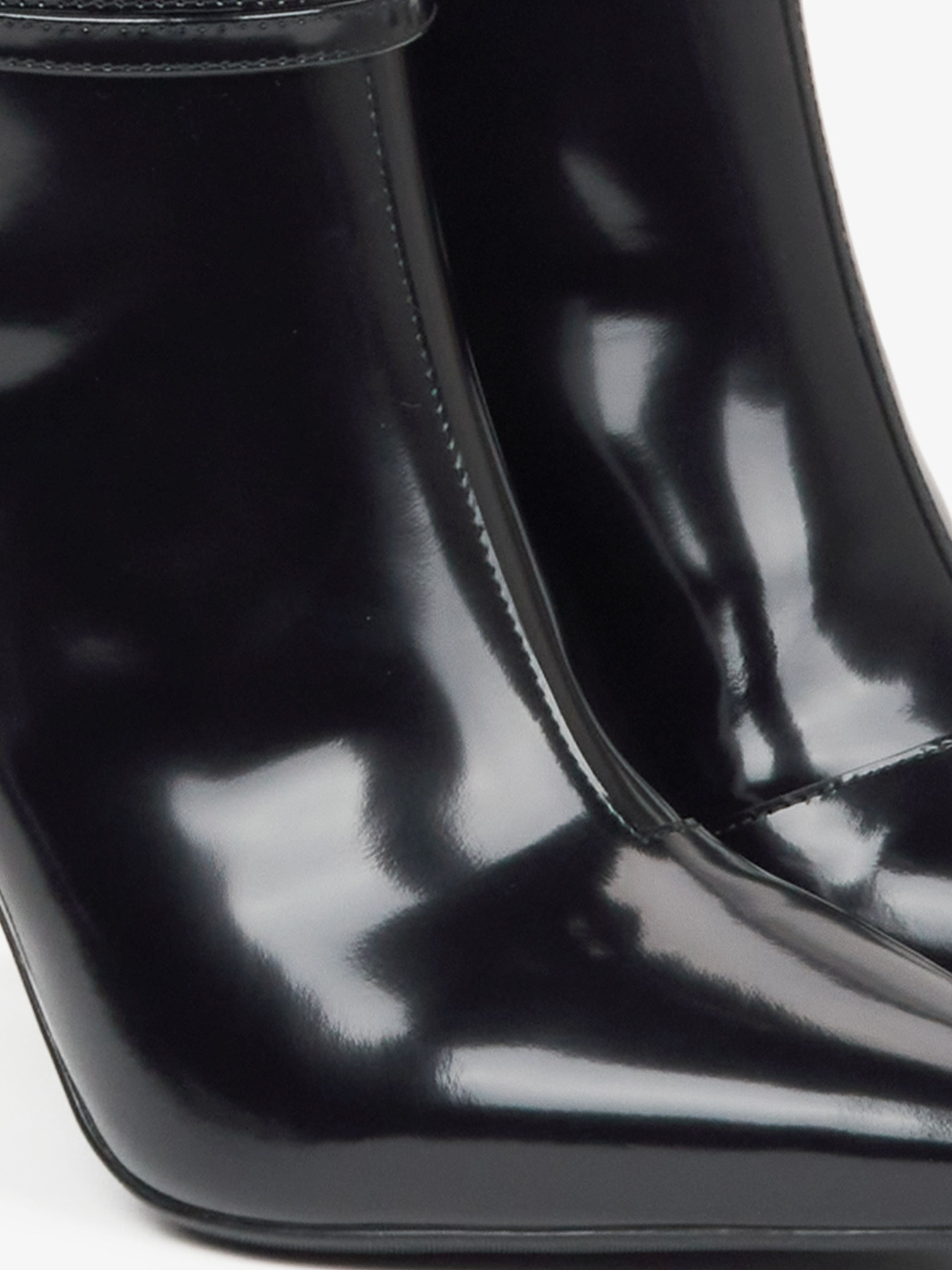 Черевики та чоботи Estro модель 002-102-1-401 Фото