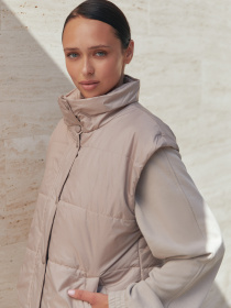 Утепленный жилет Seventeen модель 2313.6437 Фото