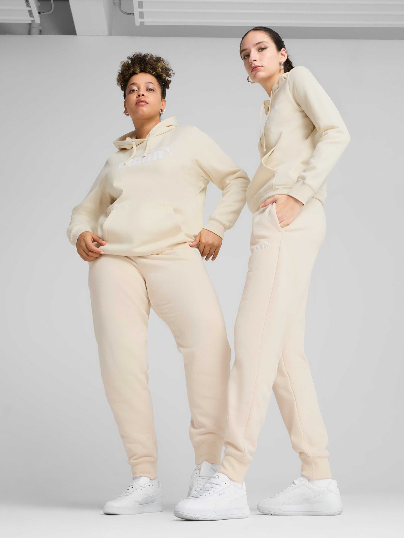 Штаны спортивные PUMA Ess No. 1 Logo Sweatpants модель 682449 Фото