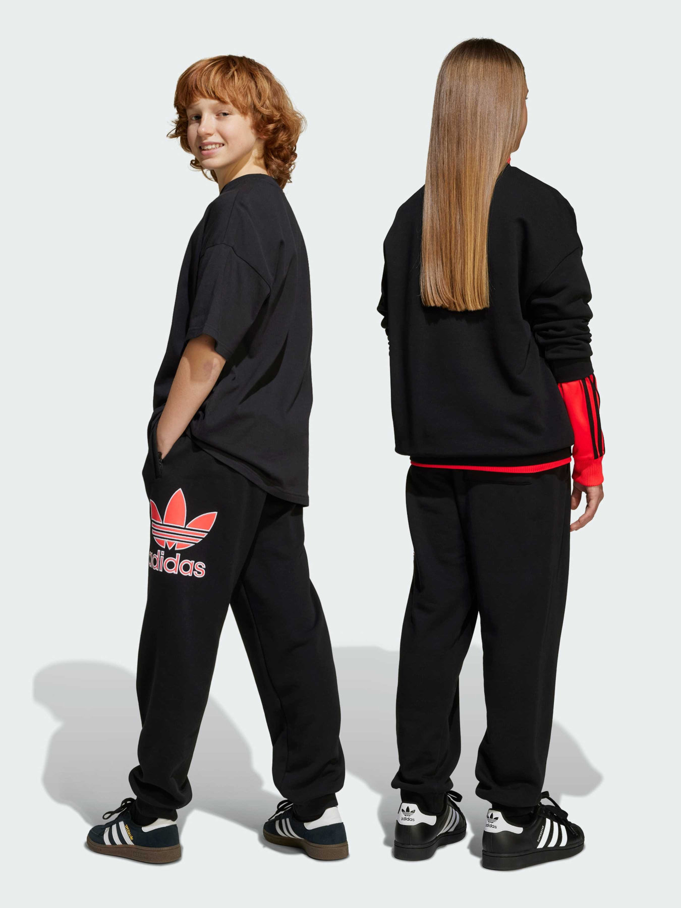 Джогери Adidas Adicolor модель JV7781 Джогери Adidas Adicolor модель JV7781 Фото