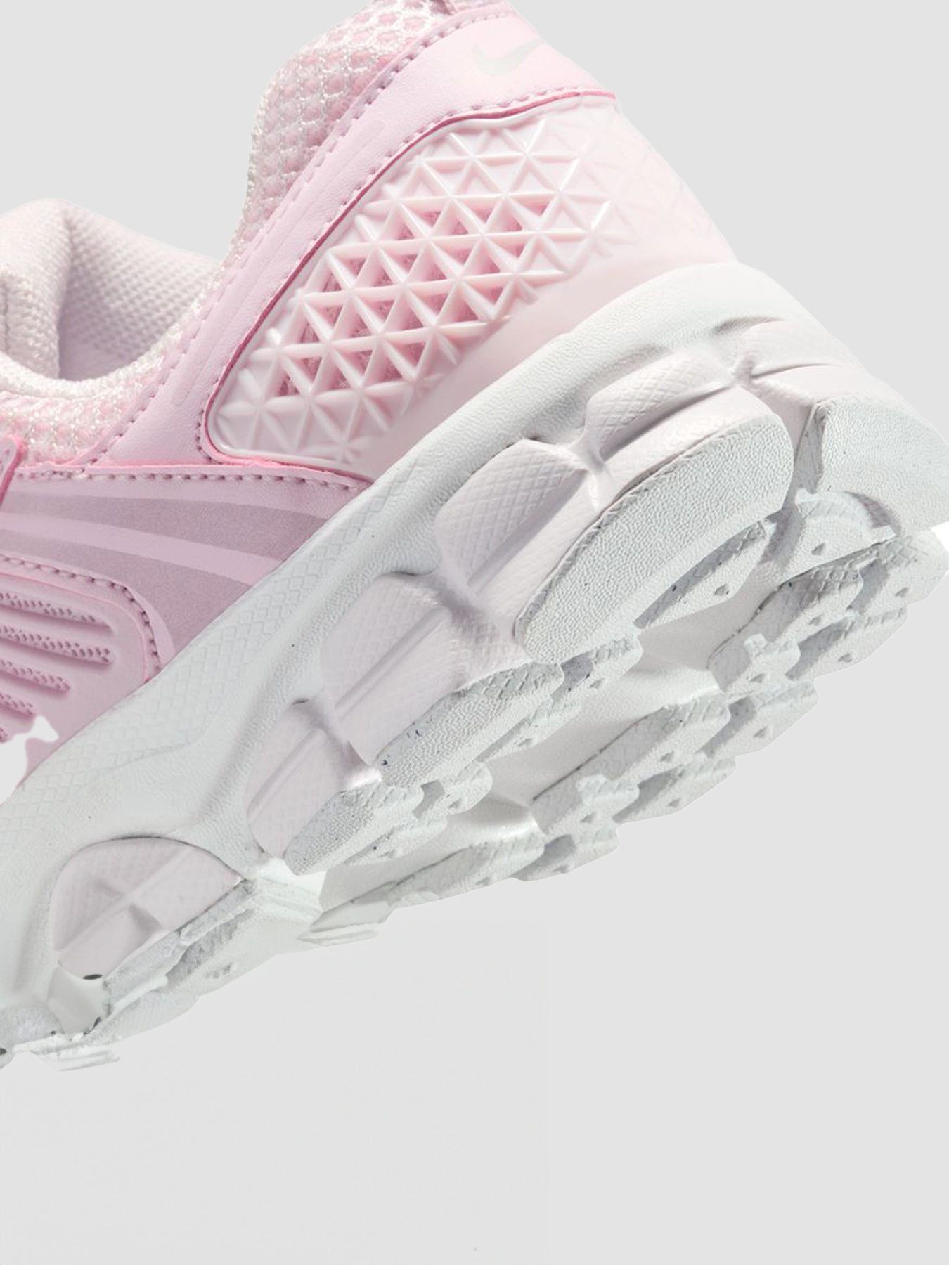 Кроссовки повседневные NIKE Zoom Vomero 5 Gs модель HF6998-600 Кроссовки повседневные NIKE Zoom Vomero 5 Gs модель HF6998-600 Фото