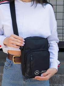 Мессенджер Without модель 8055379 Мессенджер Without модель 8055379 Фото