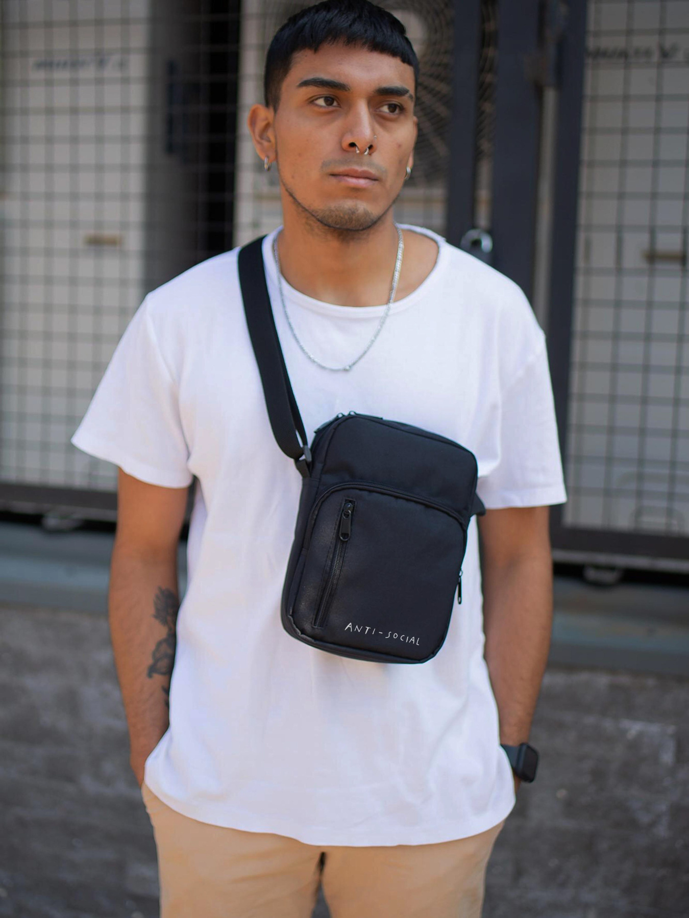 Мессенджер Without модель 8055380 Фото