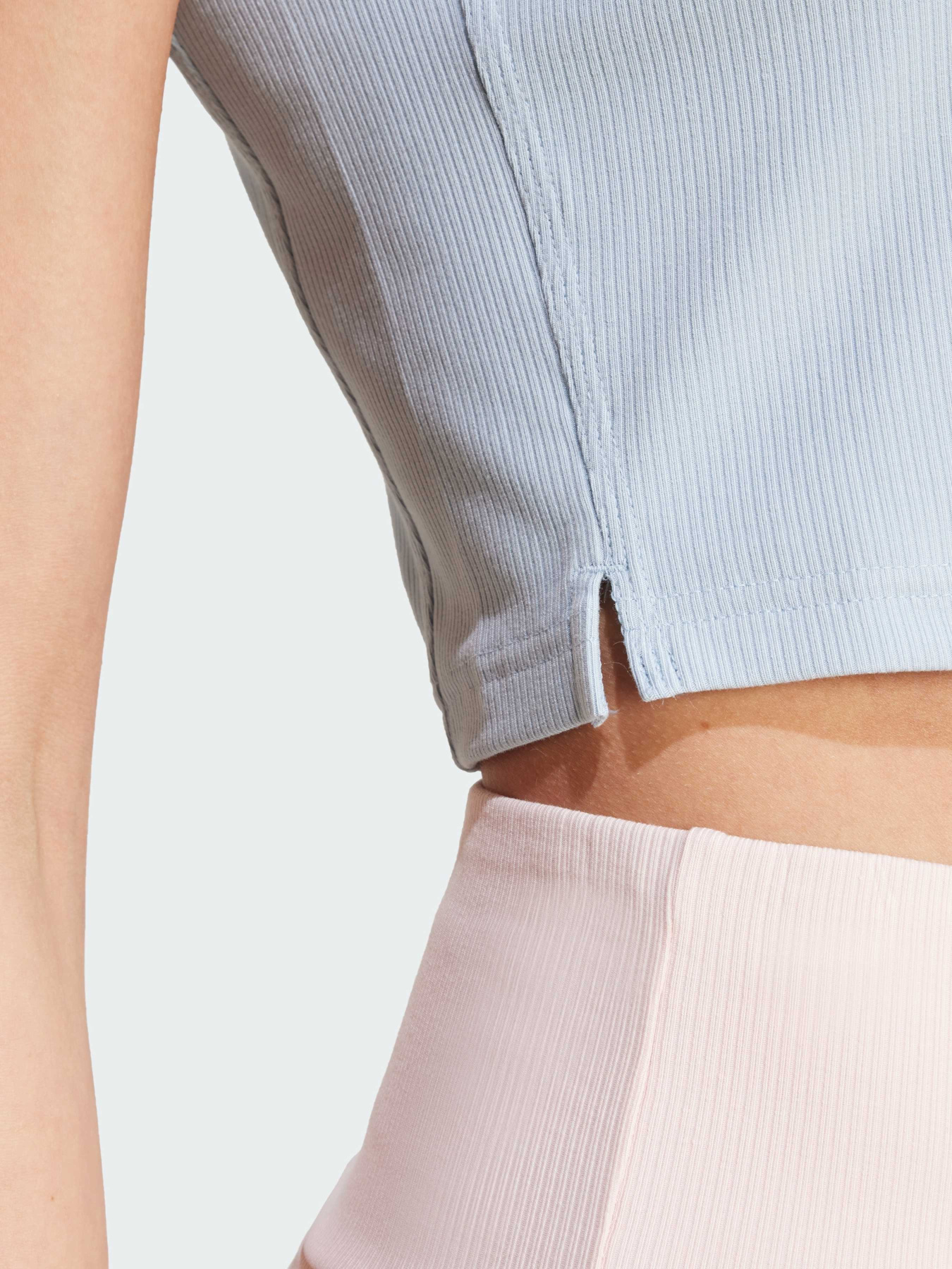 Топ Adidas модель IY6744 Фото