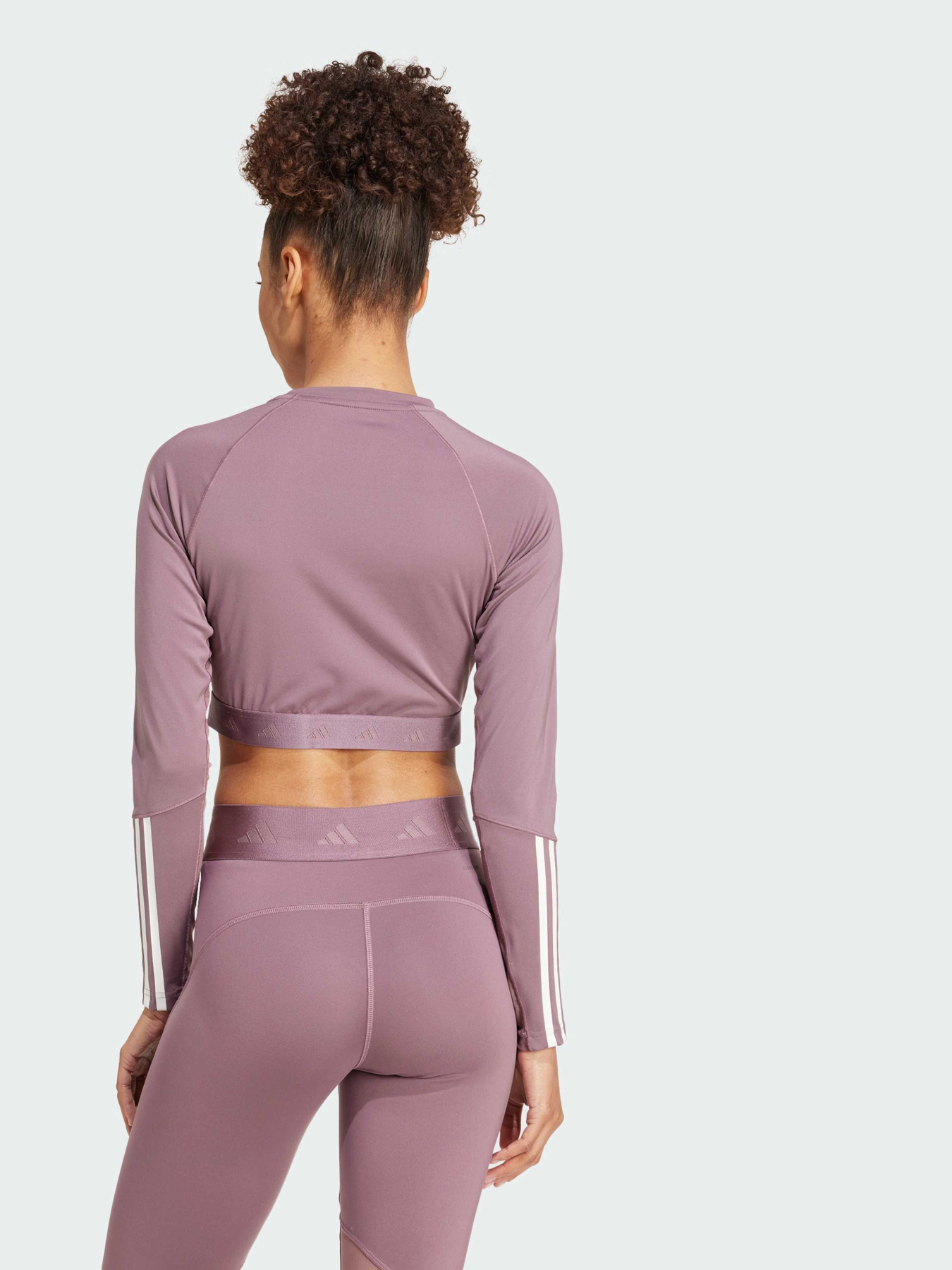 Спортивная кофта Adidas модель IX3244 Спортивная кофта Adidas модель IX3244 Фото