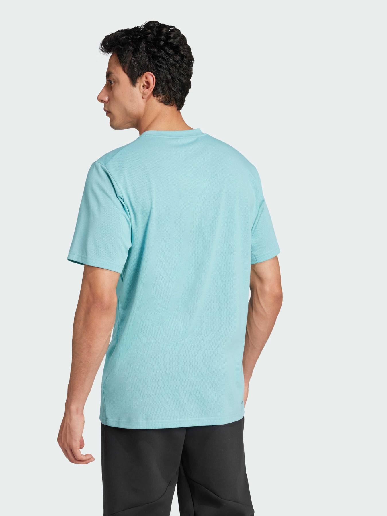 Футболка спортивная Adidas модель IW3320 Футболка спортивная Adidas модель IW3320 Фото