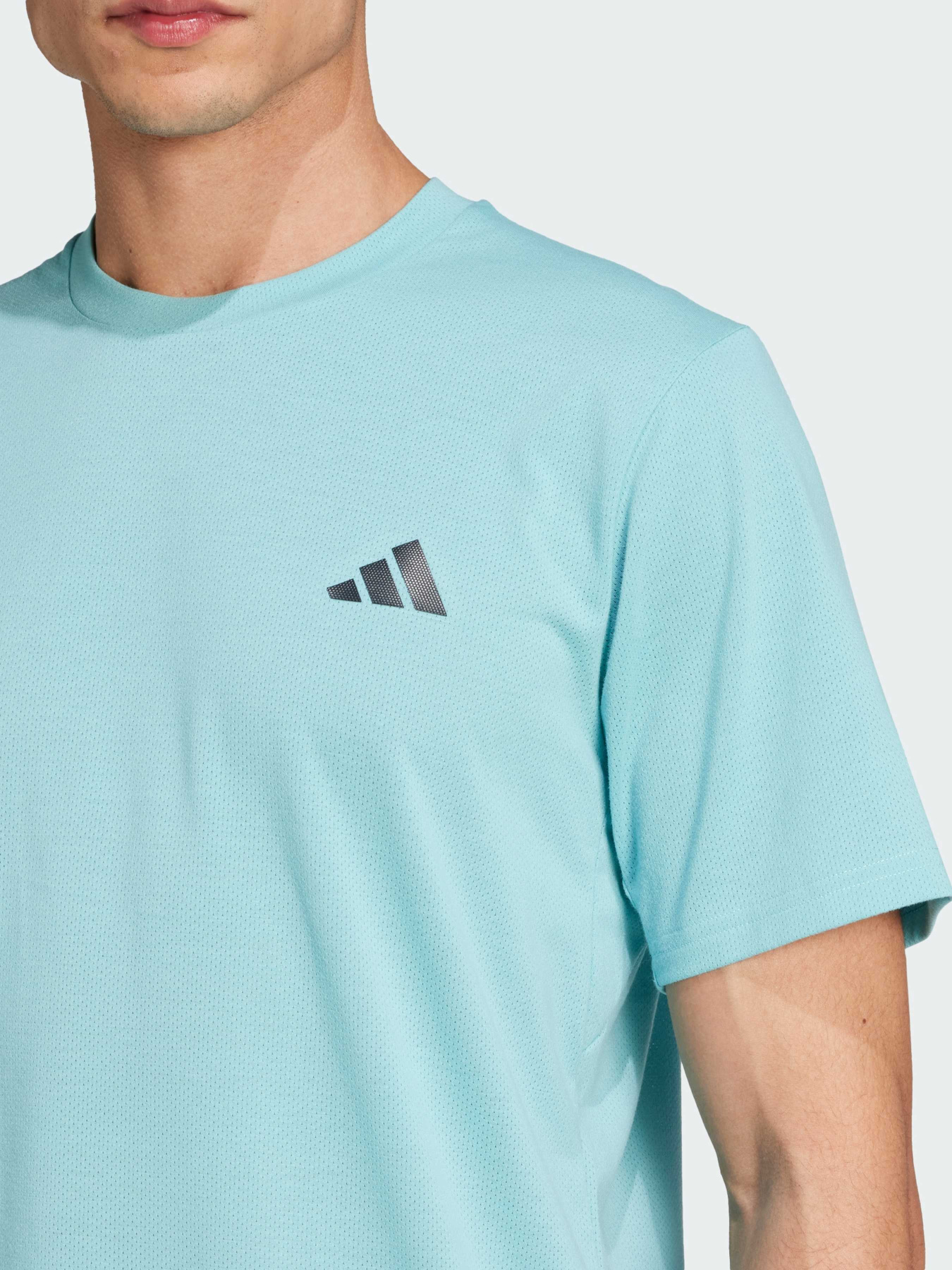 Футболка спортивная Adidas модель IW3320 Футболка спортивная Adidas модель IW3320 Фото