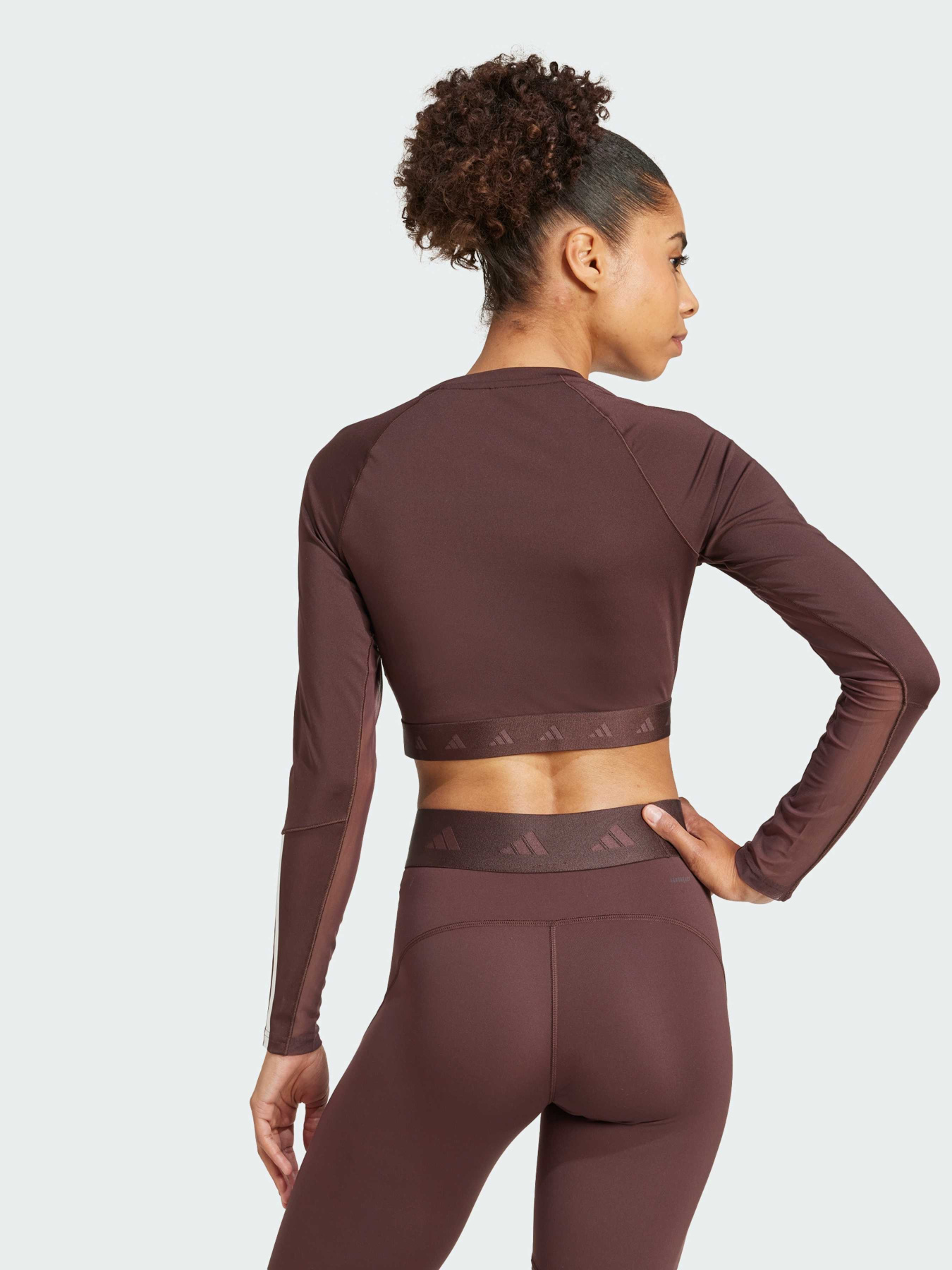 Спортивная кофта Adidas модель IX3247 Спортивная кофта Adidas модель IX3247 Фото