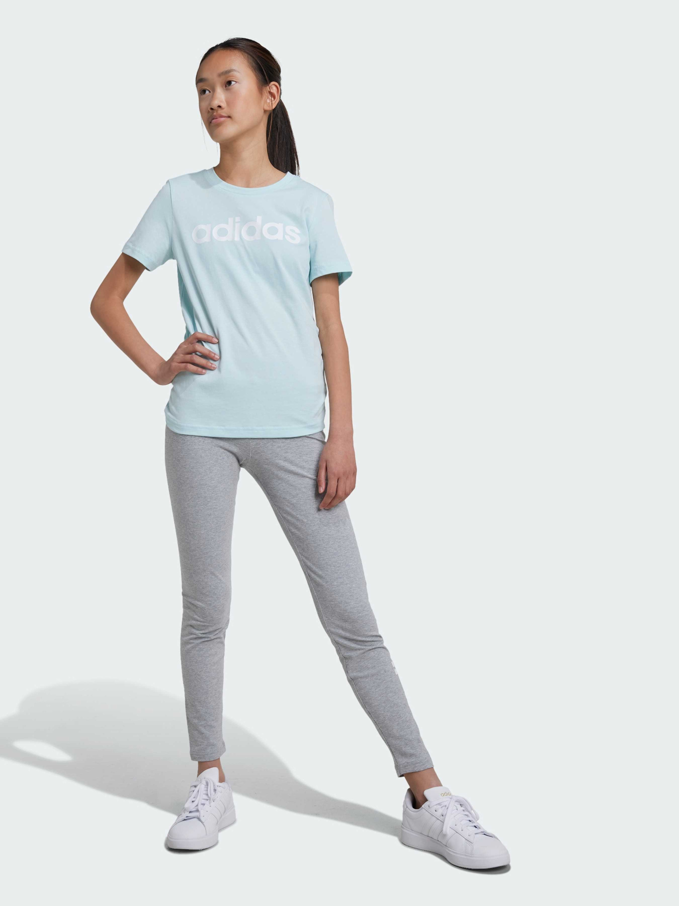 Футболка Adidas модель IY5084 Футболка Adidas модель IY5084 Фото