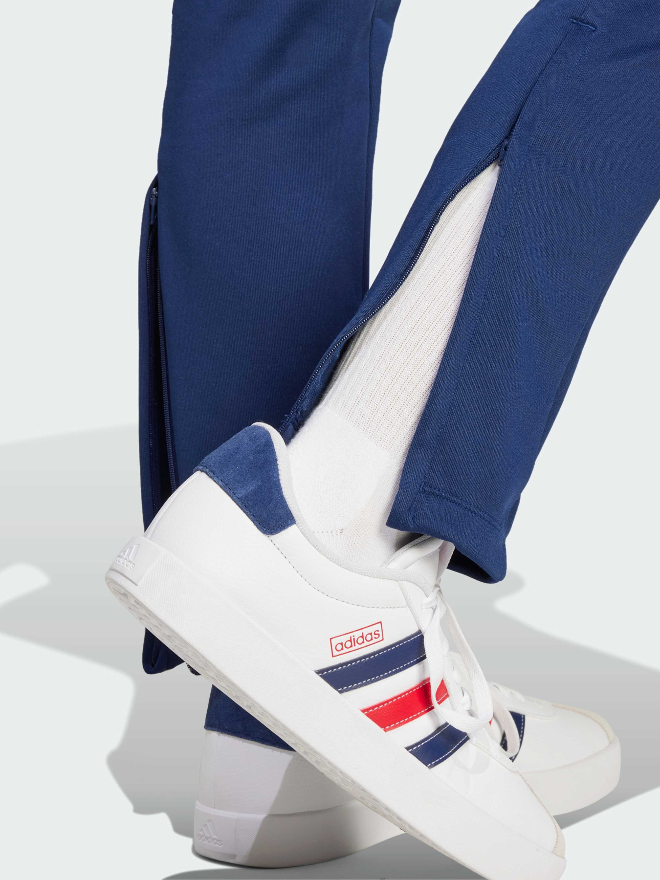 Брюки повседневные Adidas Tiro модель IZ2066 Фото