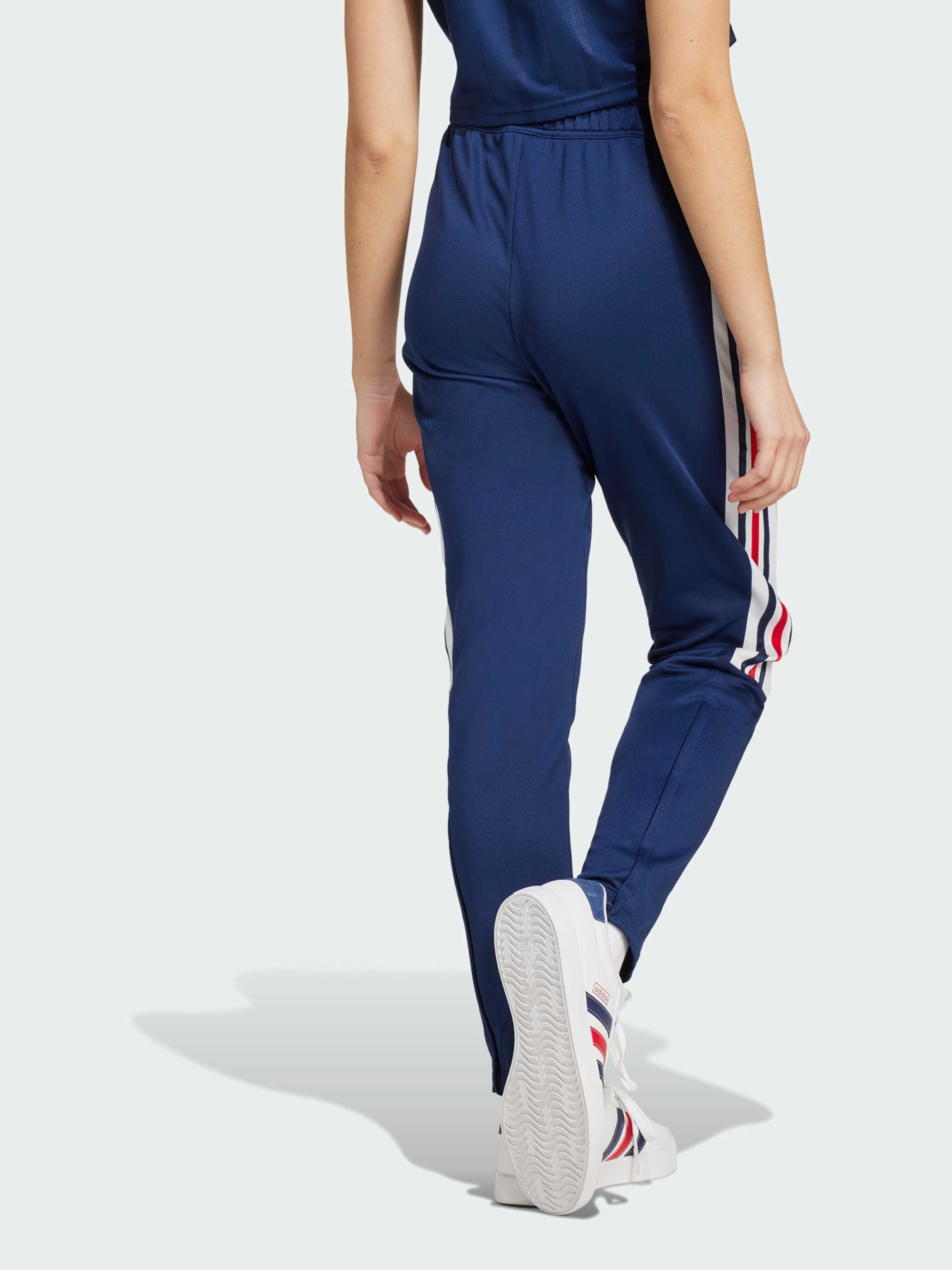 Повседневные штаны Adidas Tiro модель IZ2066 Фото