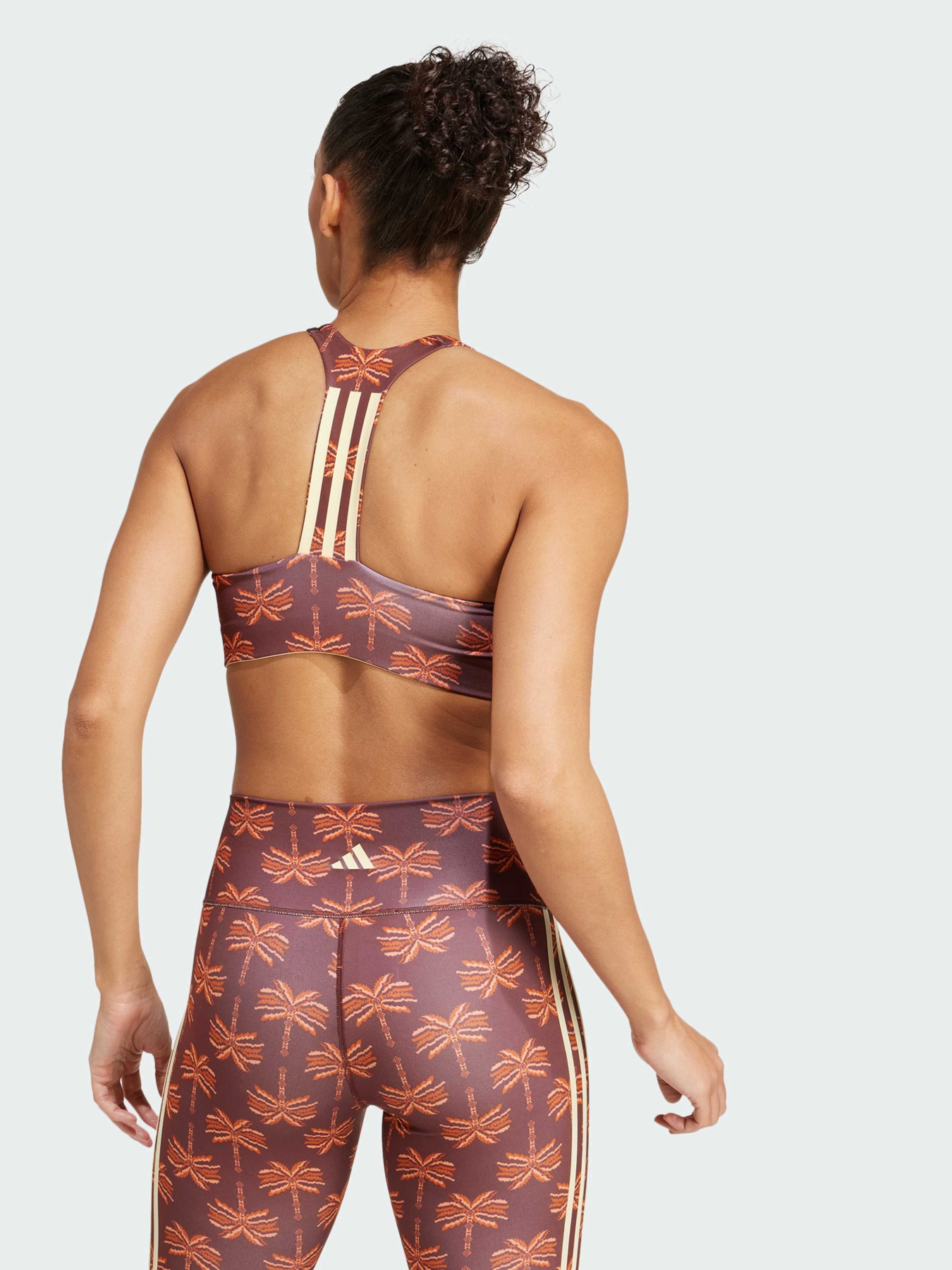 Топ спортивный Adidas модель JE4031 Фото