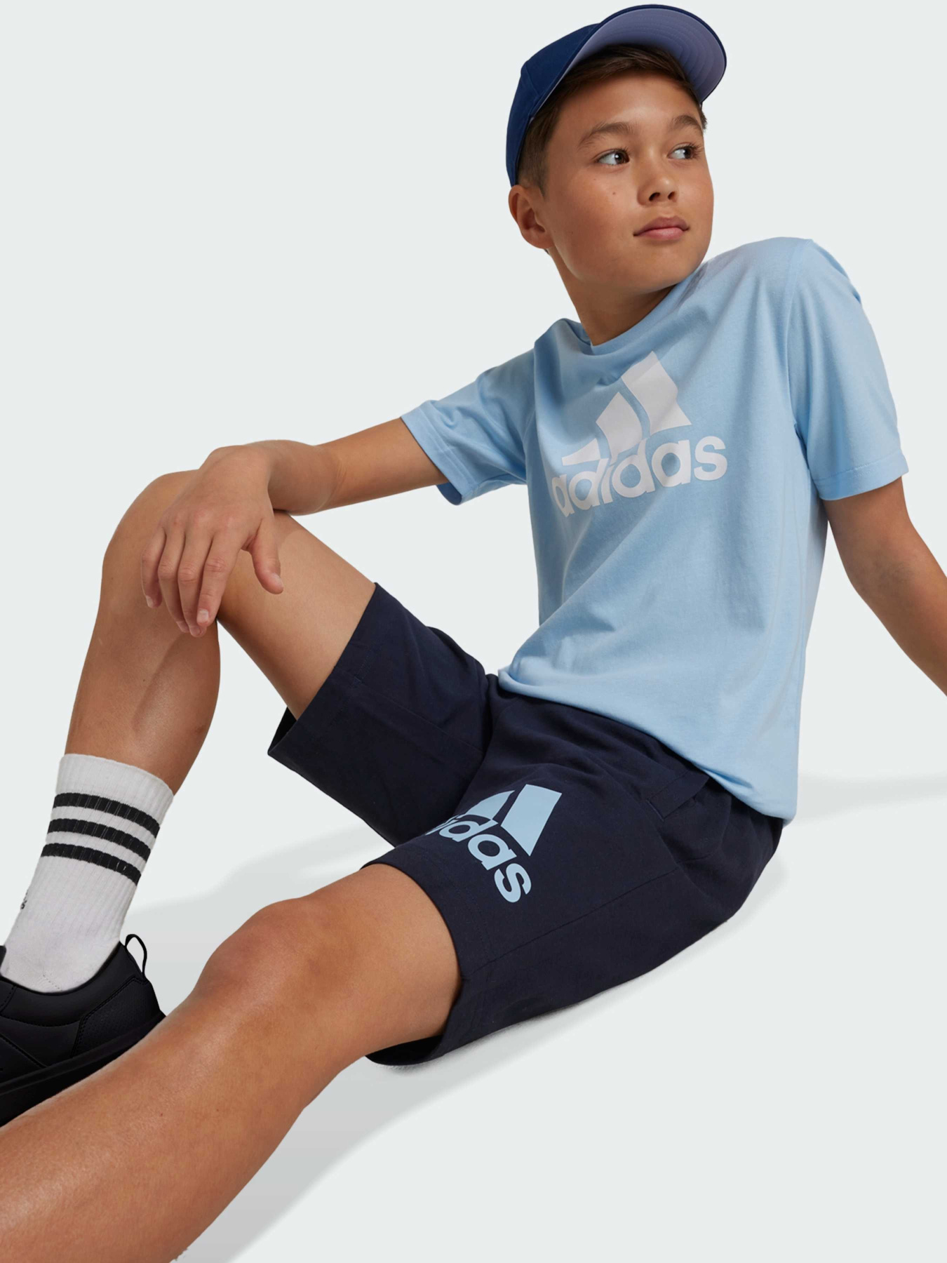 Повседневные шорты Adidas модель JF8748 Фото