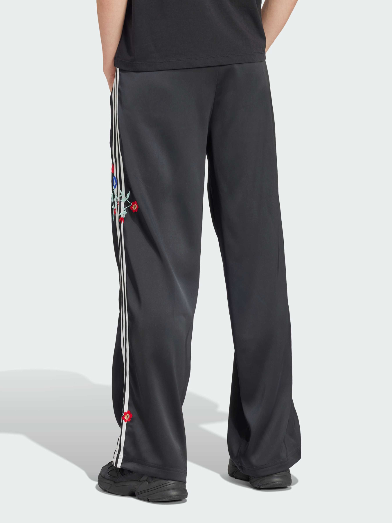 Брюки повседневные Adidas Graphics модель IT5377 Фото