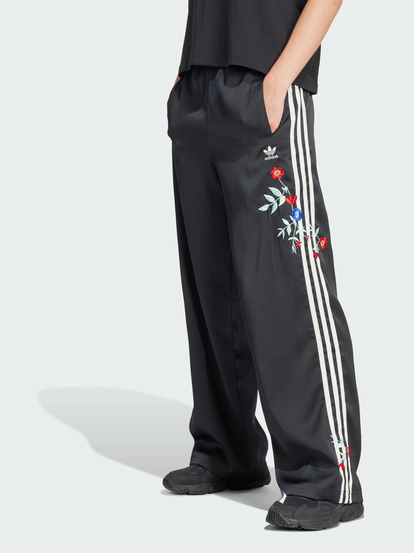 Брюки повседневные Adidas Graphics модель IT5377 Фото