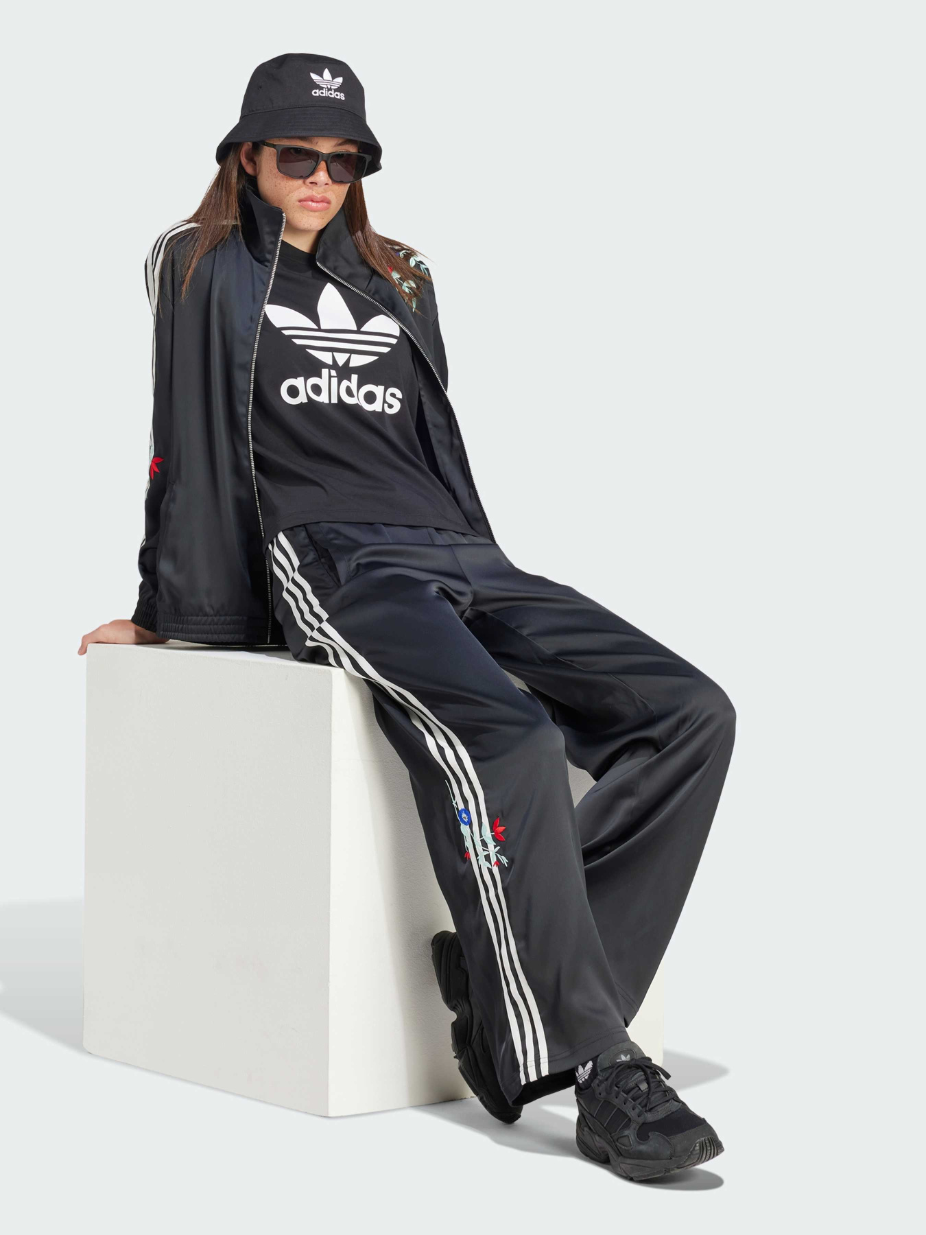 Кофта Adidas Graphics модель IT5376 Фото