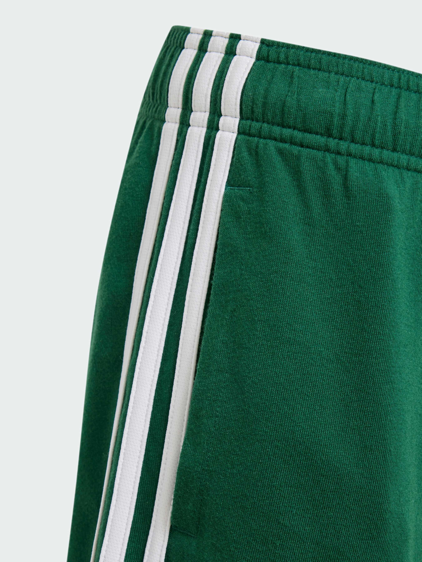 Повседневные шорты Adidas модель IX9558 Повседневные шорты Adidas модель IX9558 Фото