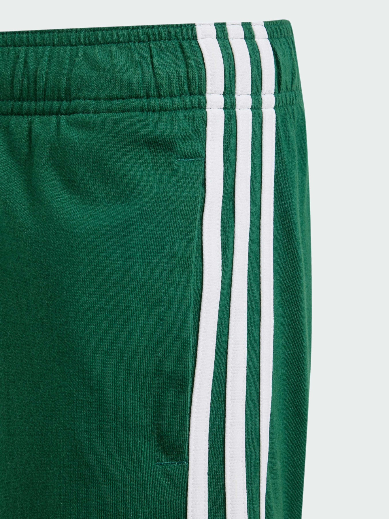 Повседневные шорты Adidas модель IX9558 Повседневные шорты Adidas модель IX9558 Фото