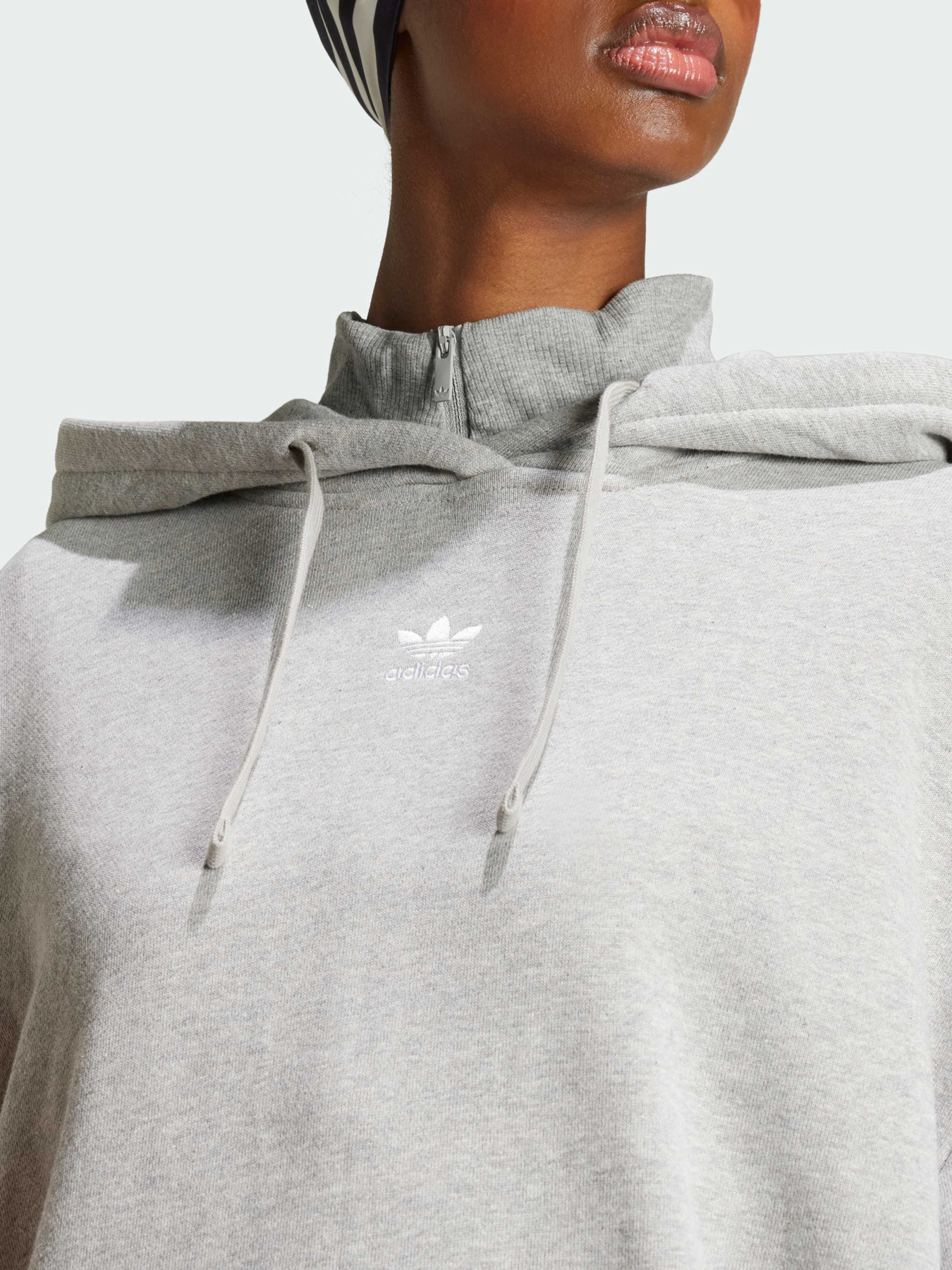 Худи и свитшоты Adidas модель IY9616 Фото