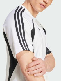 Футболка Adidas модель IZ4827 Футболка Adidas модель IZ4827 Фото