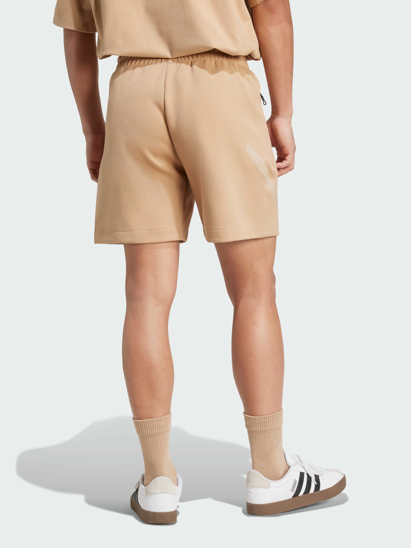 Повседневные шорты Adidas ZNE модель JW4744 Повседневные шорты Adidas ZNE модель JW4744 Фото