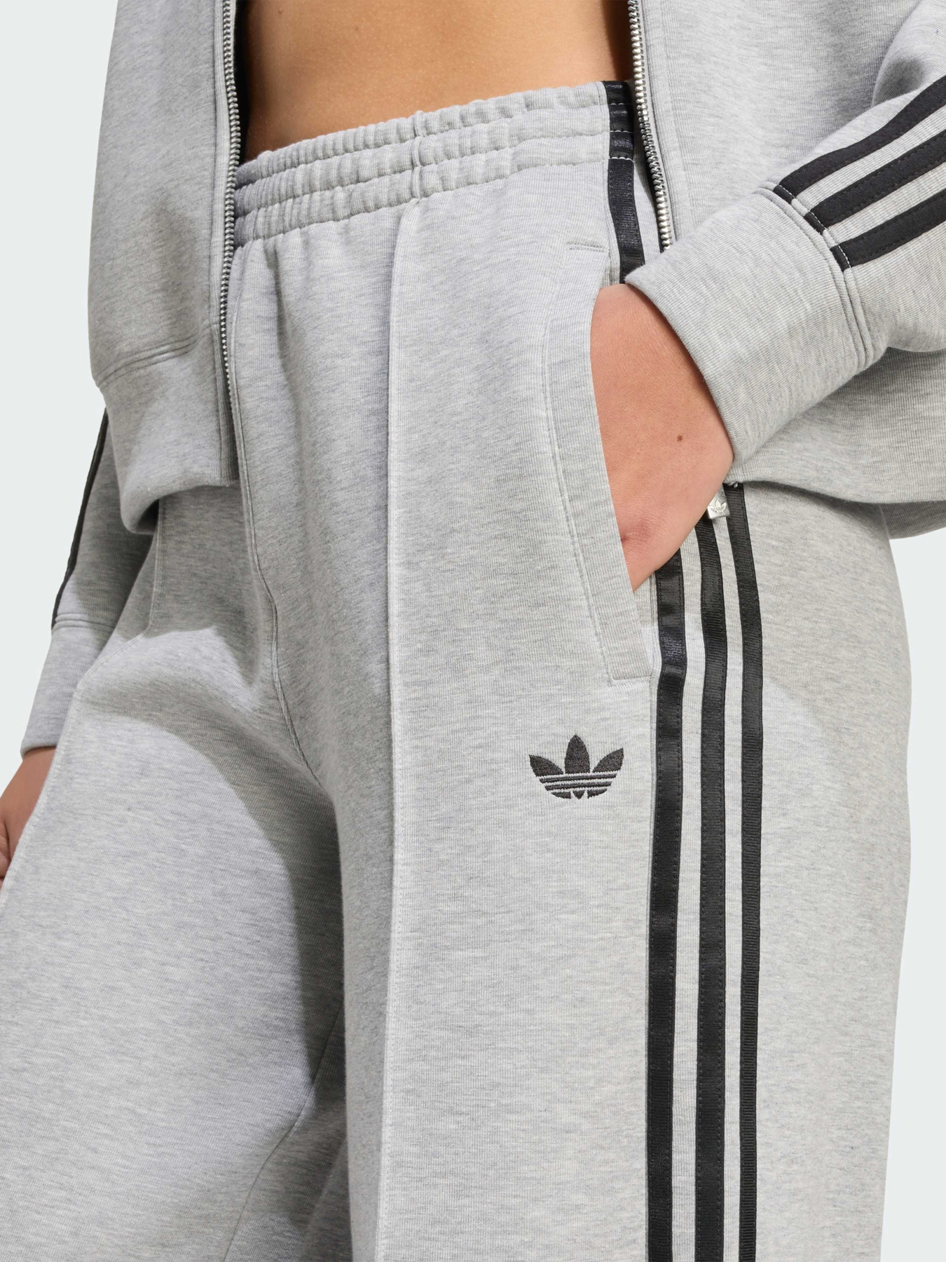 Повседневные штаны Adidas Adicolor модель JV7497 Повседневные штаны Adidas Adicolor модель JV7497 Фото