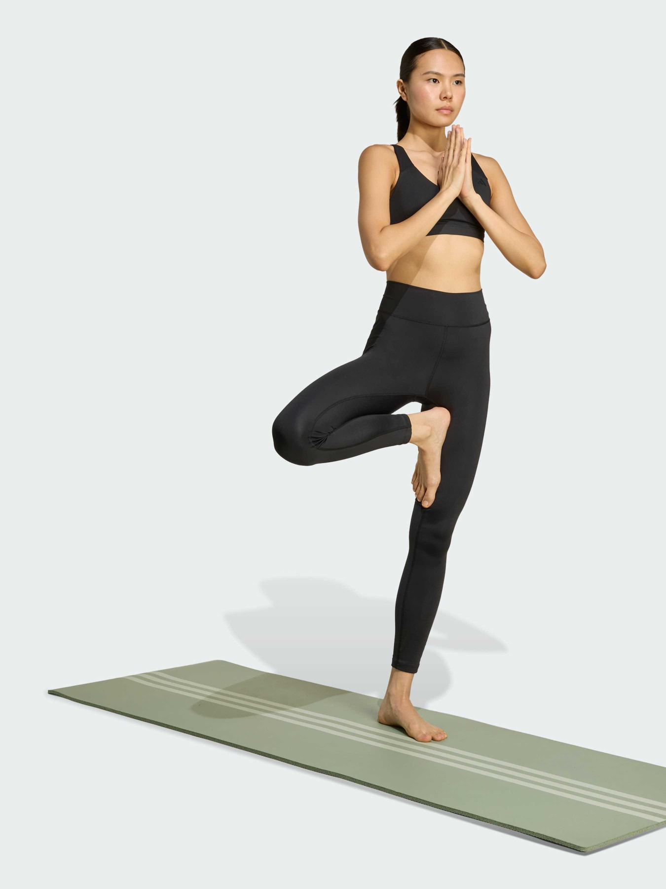 Спортивні леггінси Adidas модель JW7661 Спортивні леггінси Adidas модель JW7661 Фото