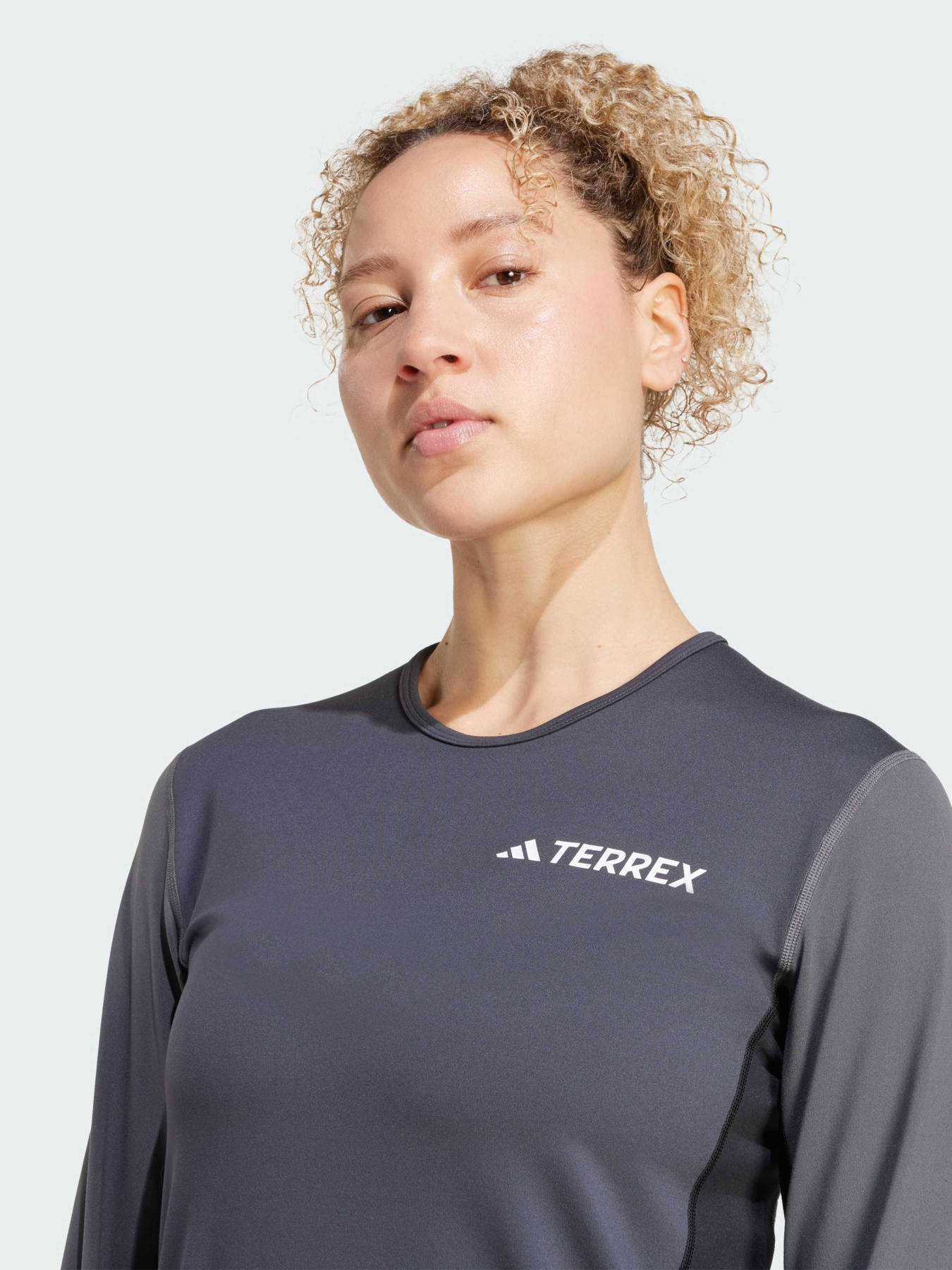 Спортивная кофта Adidas модель JC8200 Спортивная кофта Adidas модель JC8200 Фото