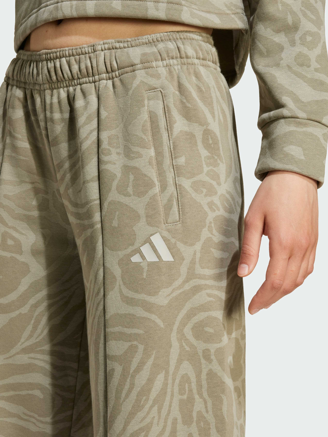 Повсякденні штани Adidas модель JW7545 Фото