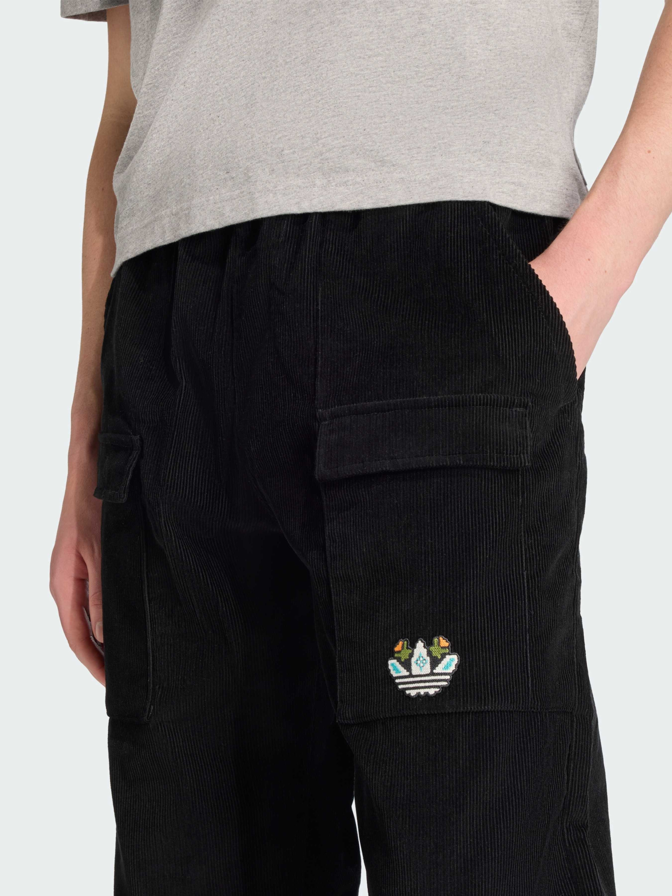 Повседневные штаны Adidas Graphics модель JY3003 Повседневные штаны Adidas Graphics модель JY3003 Фото