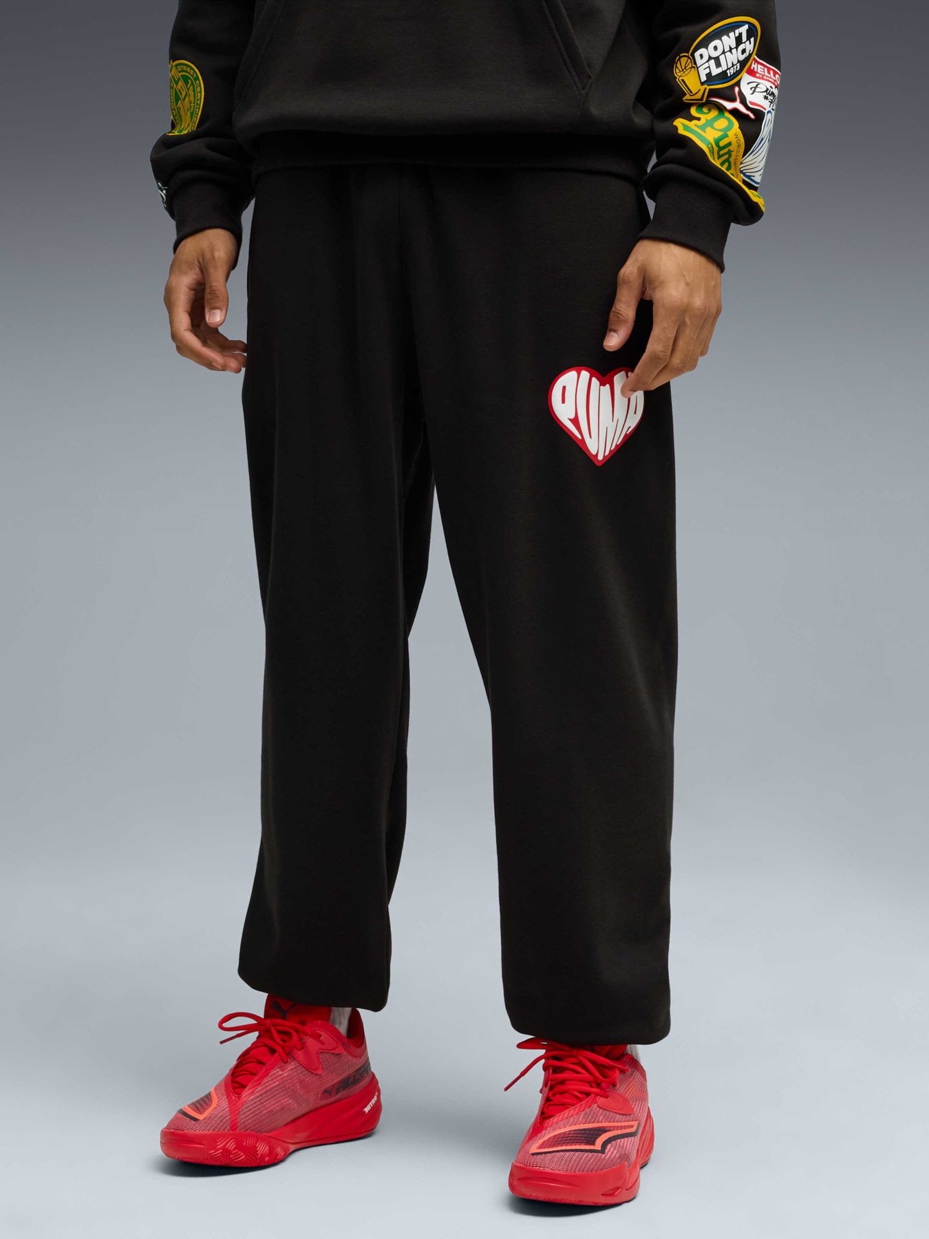 Штаны спортивные PUMA Sticker Pack Sweatpant модель 632834 Фото