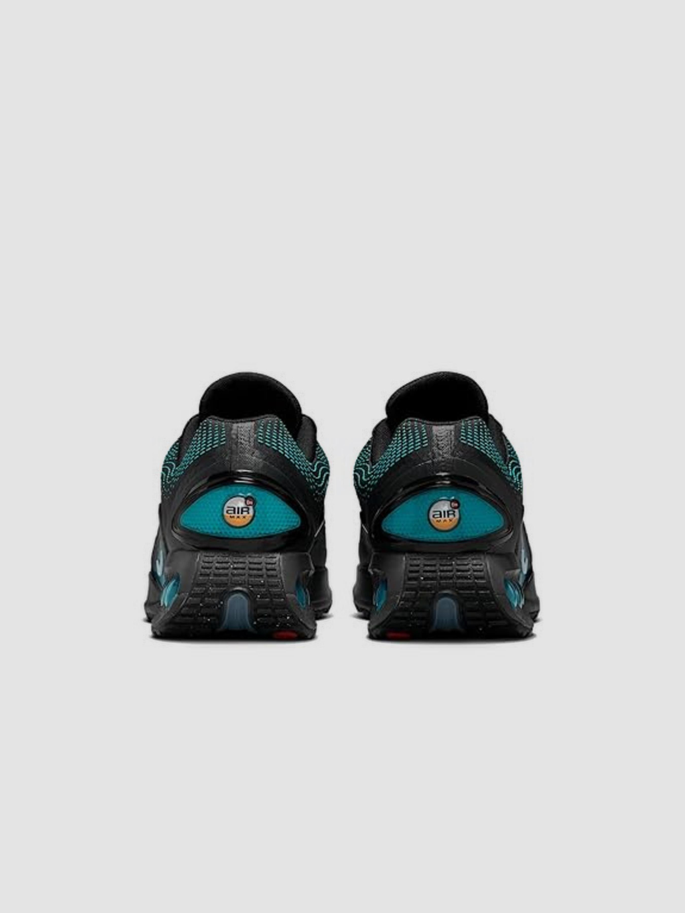 Кроссовки NIKE Air Max Dn Essential модель HV5235-001 Фото