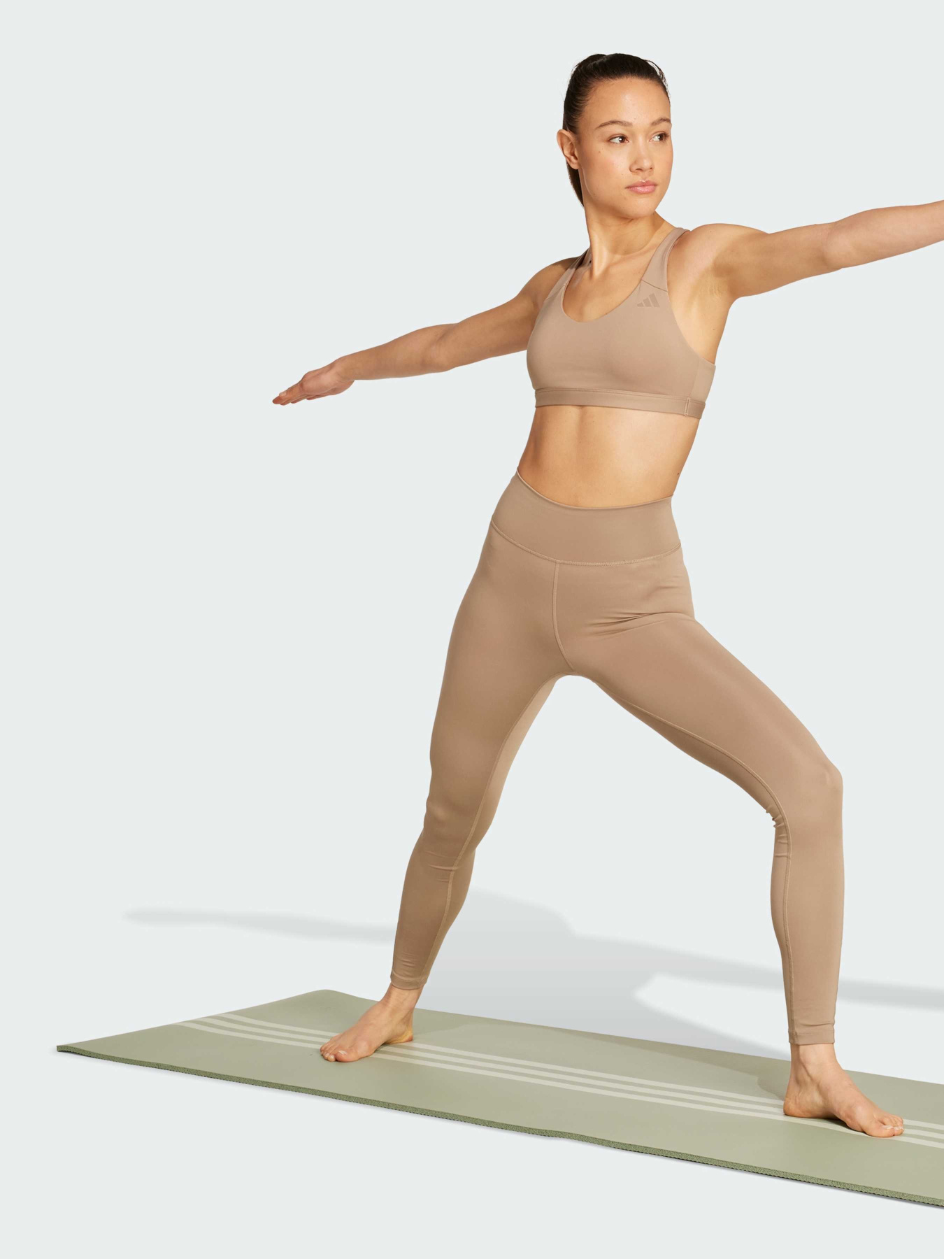 Спортивный топ Adidas модель JL5489 Фото